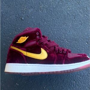 Air Jordan 1 Heiress GG VELVET